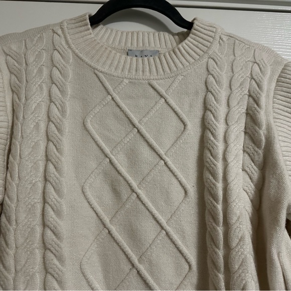 Elegant Cream Cable Knit Crewneck Sweater - Picture 3 of 4